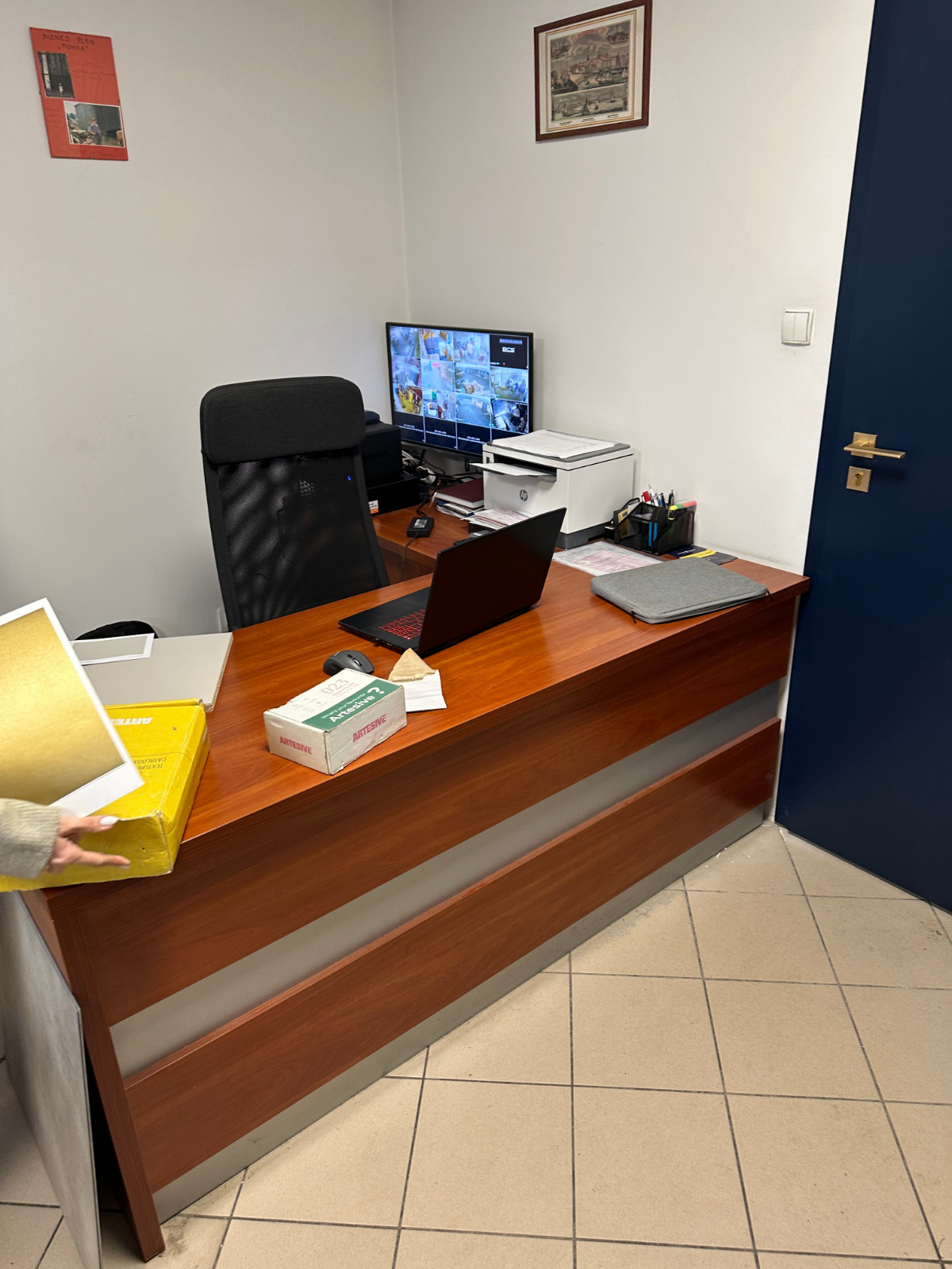 Oklejanie mebli biurowych – Stężyca - przed zmianą