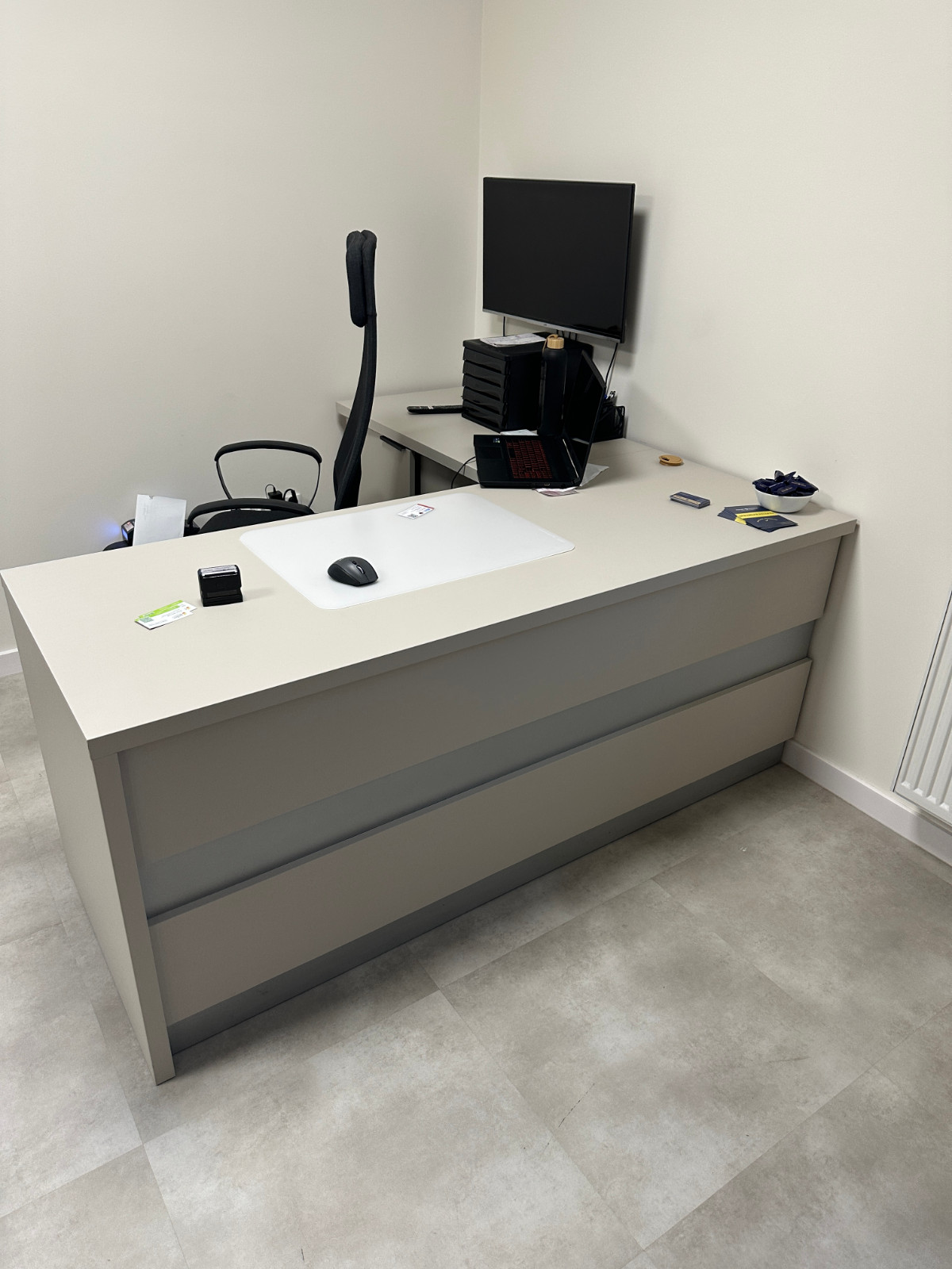 Oklejanie mebli biurowych – Stężyca - po zmianie