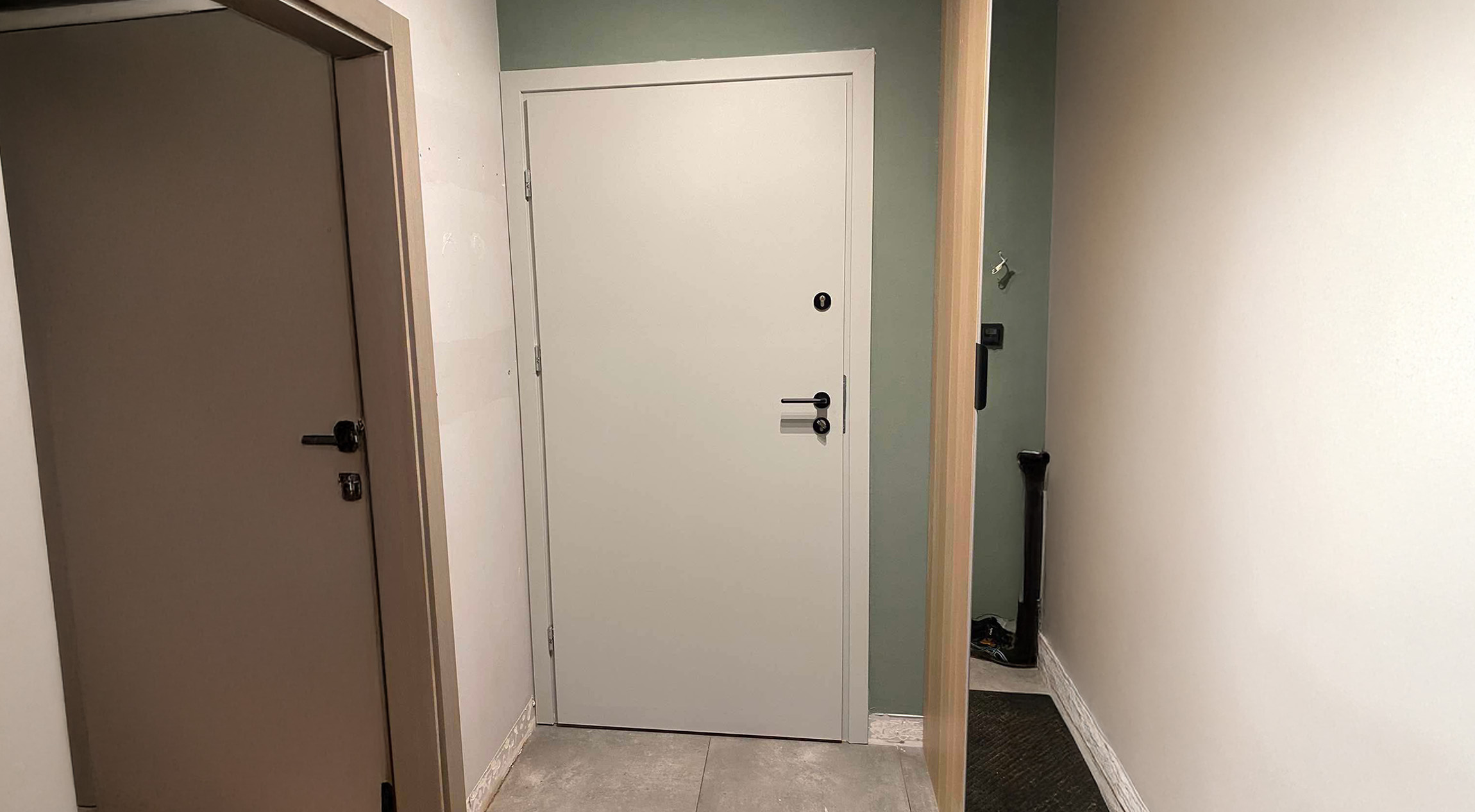 oklejanie drzwi wejściowych